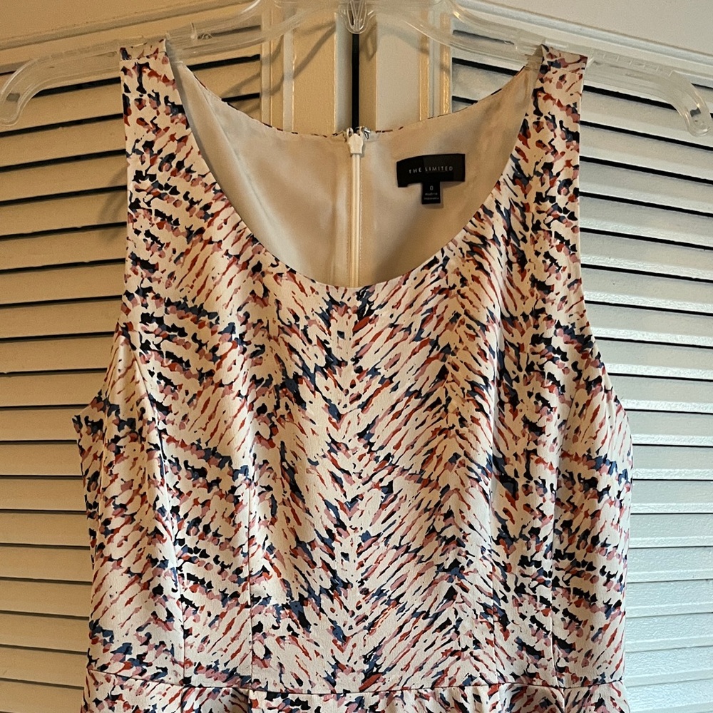 Elegant Pink Patterned Women's Dress - Picture 3 of 8